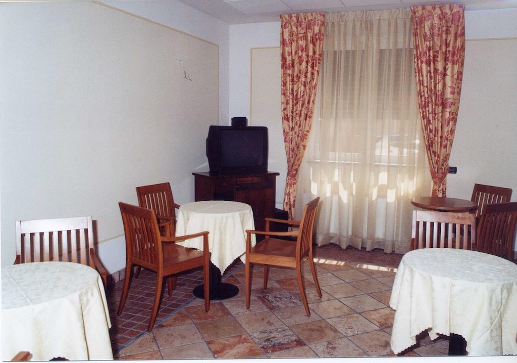 Locanda Sant'Ambrogio Cislago Eksteriør billede